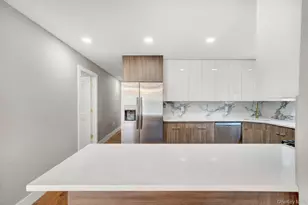 139-18 250th St, Rosedale, NY 11422 - Photo 11