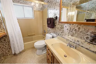 71 Parkway Drive, Syosset, NY 11791 - Photo 15