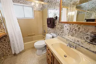 71 Parkway Dr, Syosset, NY 11791 - Photo 15