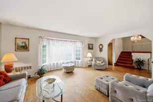 71 Parkway Dr, Syosset, NY 11791 - Photo 3