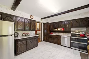 71 Parkway Dr, Syosset, NY 11791 - Photo 9