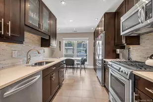 100- 70 Baker Ct, Island Park, NY 11558 - Photo 9
