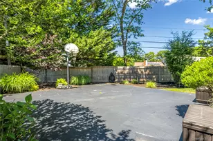 32 Westmoylan Ln, Coram, NY 11727 - Photo 27