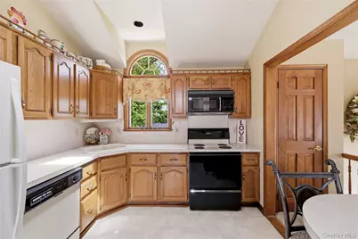 504 Staples Street, Farmingdale, NY 11735 - Photo 11