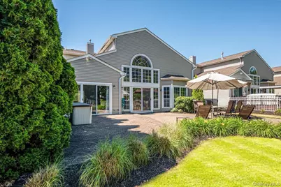 10 Windwatch Drive, Hauppauge, NY 11788 - Photo 37