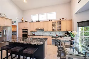 10 Windwatch Dr, Hauppauge, NY 11788 - Photo 15