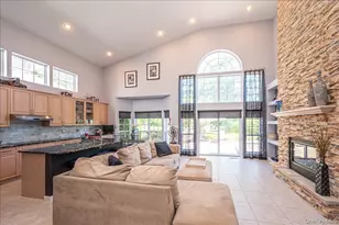 10 Windwatch Dr, Hauppauge, NY 11788 - Photo 19