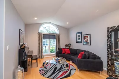 10 Windwatch Drive, Hauppauge, NY 11788 - Photo 9