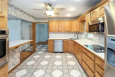20 E Clearwater Road, Lindenhurst, NY 11757 - Photo 11