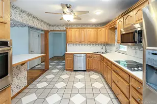 20 E Clearwater Rd, Lindenhurst, NY 11757 - Photo 11