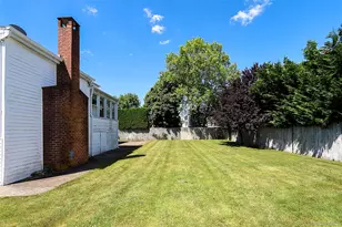 20 E Clearwater Rd, Lindenhurst, NY 11757 - Photo 37
