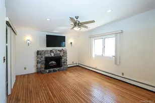 20 E Clearwater Rd, Lindenhurst, NY 11757 - Photo 17