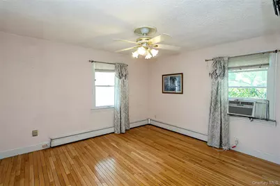 20 E Clearwater Road, Lindenhurst, NY 11757 - Photo 21