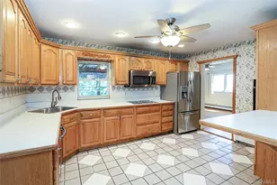 20 E Clearwater Rd, Lindenhurst, NY 11757 - Photo 9