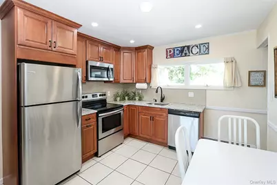 161 Arlyn Drive W, Massapequa, NY 11758 - Photo 5