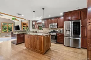 40 Sherman Dr, Syosset, NY 11791 - Photo 11
