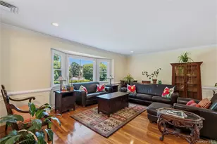 128 Atkinson Rd, Rockville Centre, NY 11570 - Photo 3