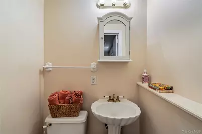 128 Atkinson Road, Rockville Centre, NY 11570 - Photo 17