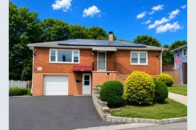 14 (Aka #10) Entrance Court, Yonkers, NY 10710 - Photo 1