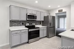 7 Roundtree Ct, Beacon, NY 12508 - Photo 3