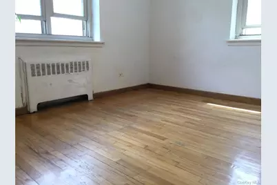 66-10 149 St #3F, Flushing, NY 11367 - Photo 7