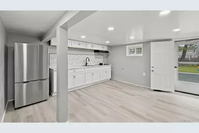 429 S 3rd Avenue, Mount Vernon, NY 10550 - Photo 1