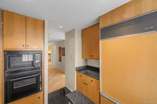 160 W 66th St, New York, NY 10023 - Photo 11