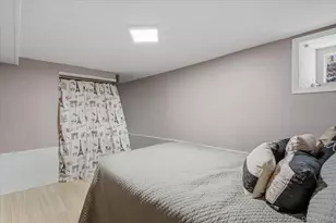 94-26 210th St, Queens Village, NY 11428 - Photo 21