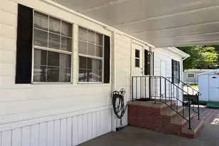 525/83 Riverleigh Ave, Riverhead, NY 11901 - Photo 3