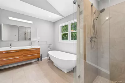 17 Squires Boulevard, Hampton Bays, NY 11946 - Photo 25