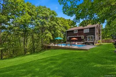 17 Squires Boulevard, Hampton Bays, NY 11946 - Photo 3