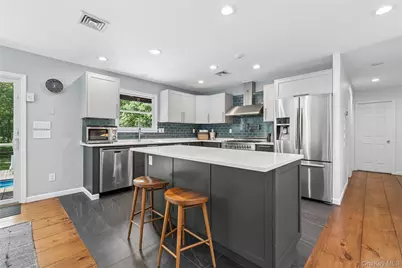 17 Squires Boulevard, Hampton Bays, NY 11946 - Photo 13