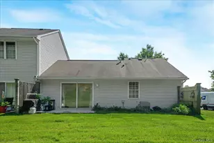 204 Mattituck Ct, Melville, NY 11747 - Photo 3