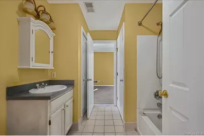 204 Mattituck Court, Melville, NY 11747 - Photo 15