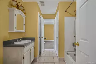 204 Mattituck Ct, Melville, NY 11747 - Photo 15