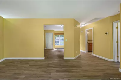 204 Mattituck Court, Melville, NY 11747 - Photo 13
