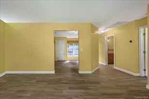 204 Mattituck Ct, Melville, NY 11747 - Photo 13