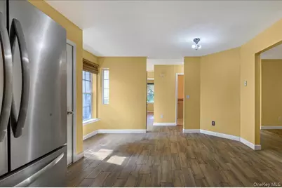 204 Mattituck Court, Melville, NY 11747 - Photo 9