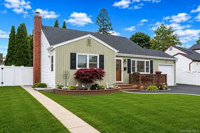 92 W 19th Street, Deer Park, NY 11729 - Photo 3