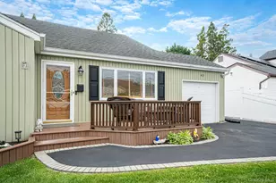 92 W 19th St, Deer Park, NY 11729 - Photo 5