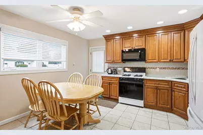 92 W 19th Street, Deer Park, NY 11729 - Photo 15