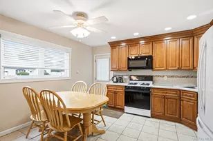 92 W 19th St, Deer Park, NY 11729 - Photo 15