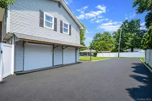 146 Rose Dr, Ronkonkoma, NY 11779 - Photo 5