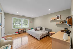 821 Peconic St, Ronkonkoma, NY 11779 - Photo 17