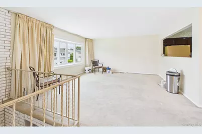 140 Regis Drive, New York, NY 10314 - Photo 5
