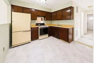 140 Regis Dr, New York, NY 10314 - Photo 11