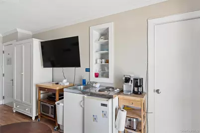 6 Soundview Drive #G, Montauk, NY 11954 - Photo 9