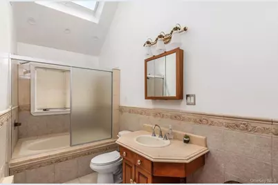 7844 86th Street, Glendale, NY 11385 - Photo 19