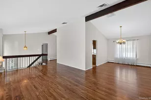 19 Branding Iron Ln, Glen Cove, NY 11542 - Photo 9