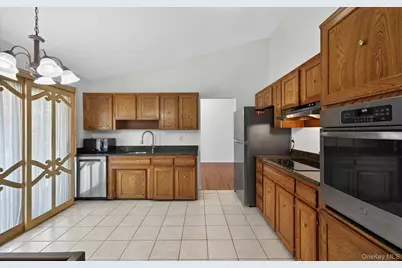 19 Branding Iron Lane, Glen Cove, NY 11542 - Photo 13